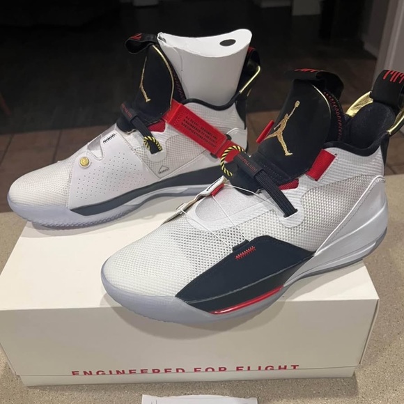 Jordan XXXIII - Picture 4 of 7